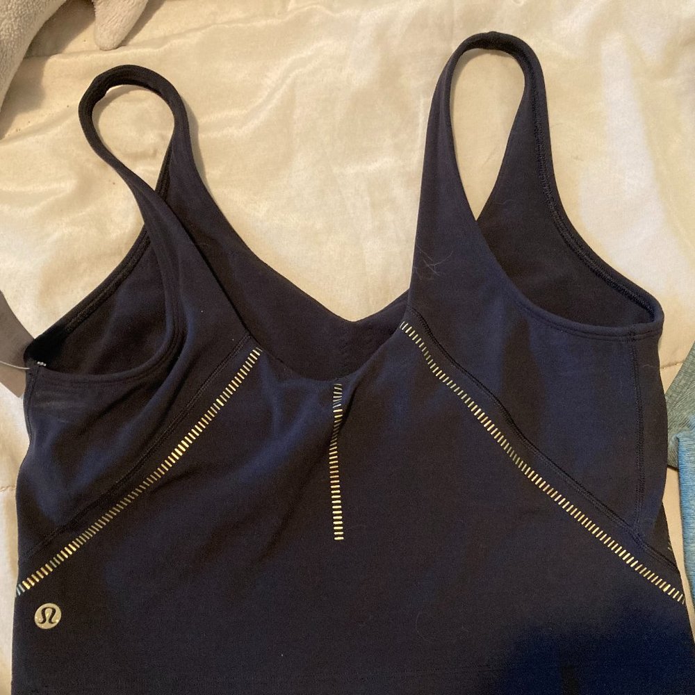 Lululemon size 10 crop top